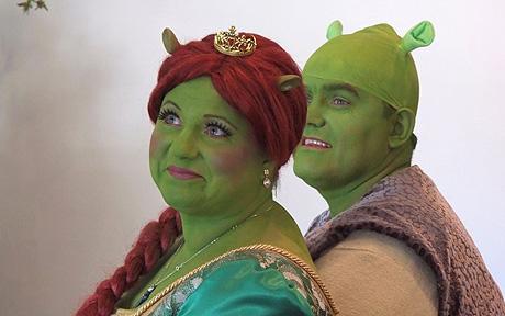 SWNS_SHREK_WEDDING_050022880.jpg