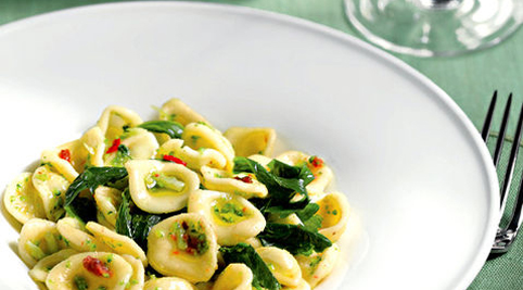 typical Apulian must-have dishes -orecchiette 