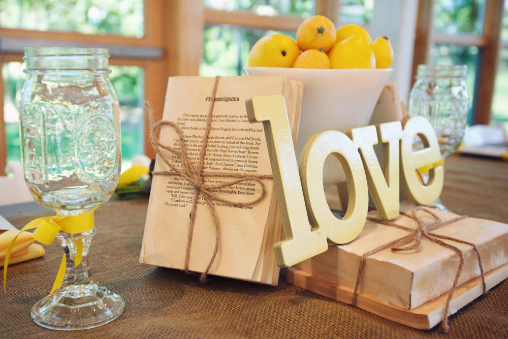 Centrepiece with books